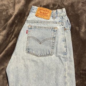 Vintage Levi High-Waisted Jeans!!